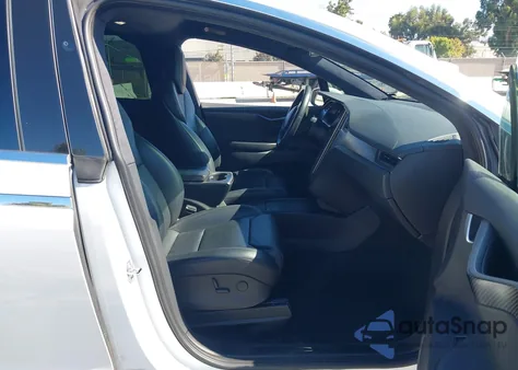 2018 Tesla Model X 100D/75D/P100D z USA, uszkodzony, nr VIN 5YJXCAE20JF127078